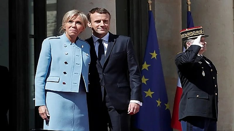صحفية فرنسية تقاضي زوجة ماكرون