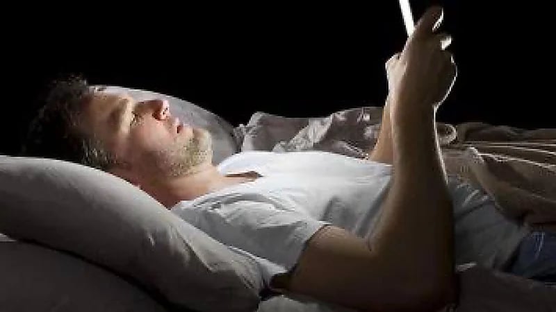 اخصائي : السهر مثل الفأس التي تضرب كافة أعضاء الجسم ..فيديو