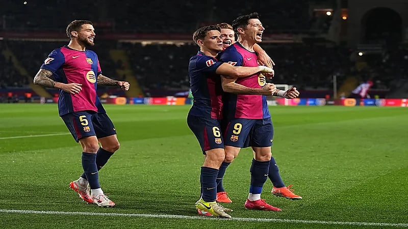 تفاصيل حديث الفار مع الحكم عن ركلة الجزاء الجدلية بمباراة برشلونة وفاليكانو