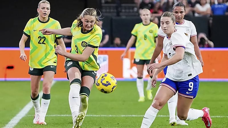 مذيع يسخر من لاعبات أستراليا وردود غاضبة تطيح ببرنامجه