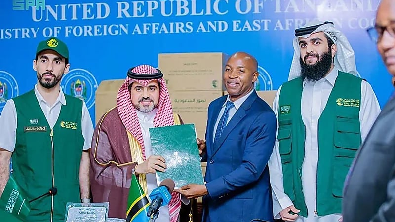 ‎مركز الملك سلمان للإغاثة يسلّم 25 طنًا من التمور هدية لجمهورية تنزانيا