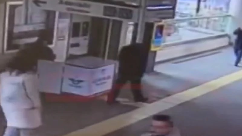 السجن لرجل طعن امرأة في وجهها انتقاما منها .. فيديو