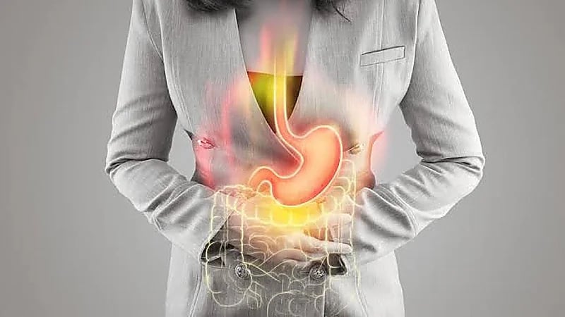 أخصائي : نصيحة منزلية فعالة للتخلص من الحموضة وارتجاع المريء .. فيديو