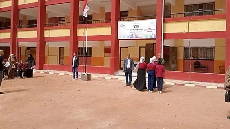 مُعلمة تتعدى على مدير مدرسة وتصفعه على وجهه