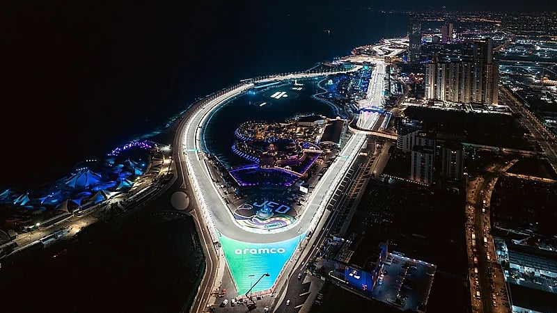 لقطات مذهلة لحلبة كورنيش جدة بعدسة الأقمار الصناعية خلال سباق فورمولا1