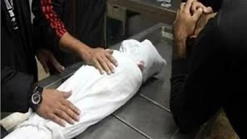 أم تقتل طفلتها بمساعدة زوجها