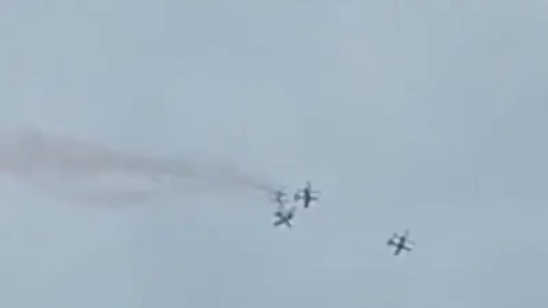 استعراض ينتهي باصطدام مروع لثلاث طائرات .. فيديو