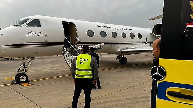 نقل مواطن بالإخلاء الطبي من القاهرة لاستكمال علاجه في المملكة