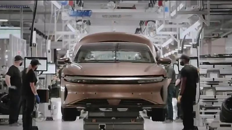 جولة بمصنع لوسد أحد نماذج الشراكة السعودية الأميركية ..فيديو