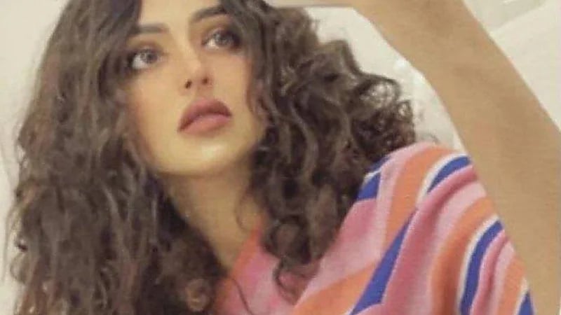 نجلاء عبدالعزيز تكشف سبب عدم رغبة ابنها في حضورها حفل تخرجه.. فيديو