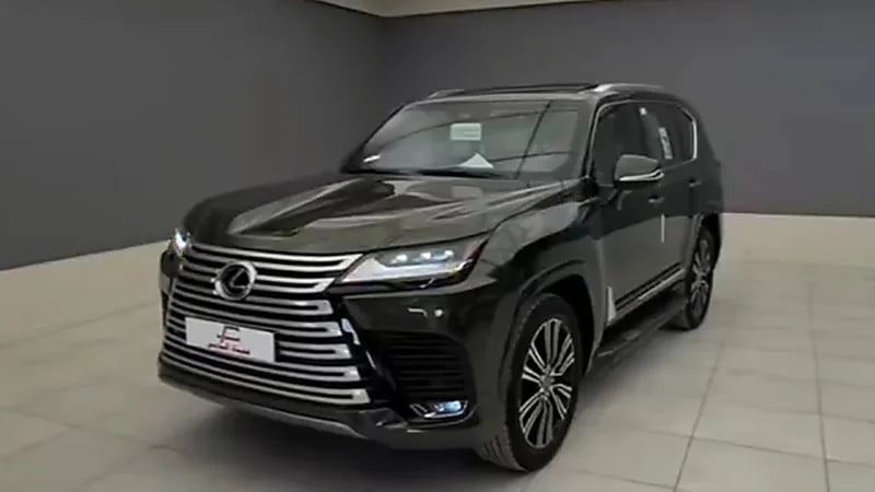 مواصفات وسعر سيارة كزس LX600 BB ـ 2025 .. فيديو