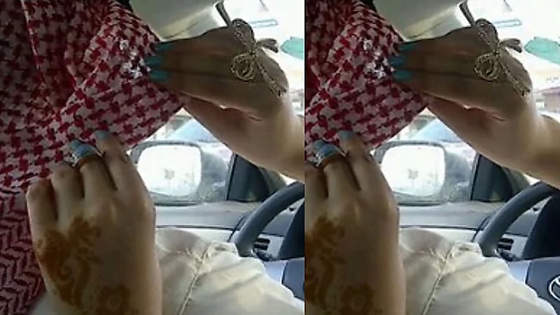 فتاة تضبط عقال زوجها في صباح العيد : هو القائد اليوم