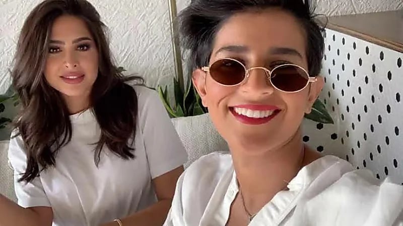 فوز الفهد تمازح نورة العميري في العيد: "الحلا وينه ما شفته " (فيديو)