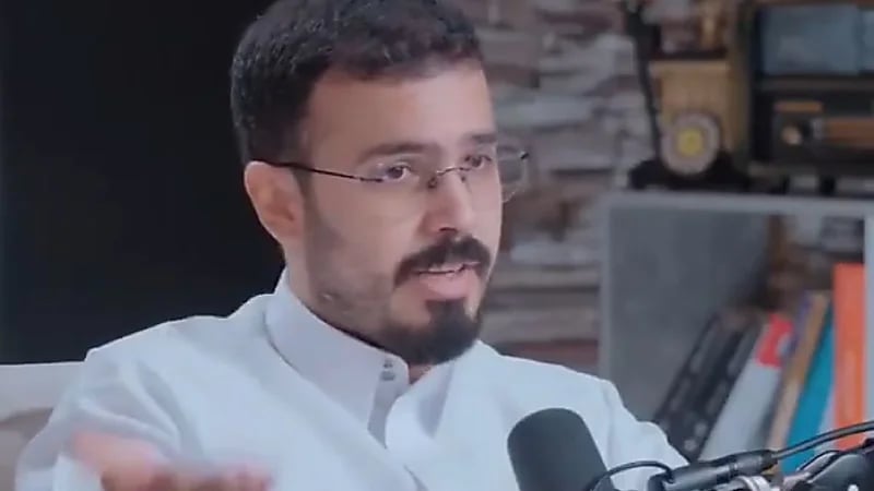 قصة فتاة أوهمت نفسها بحب من طرف واحد ..فيديو