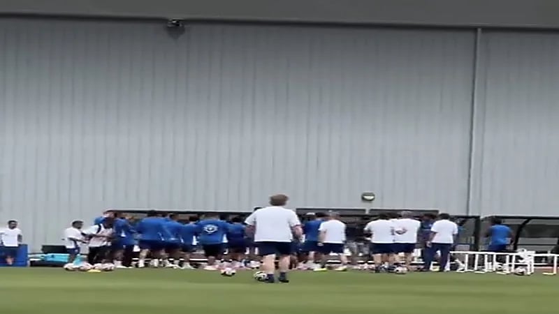 استقبال حار لحمدالله في الهلال.. فيديو