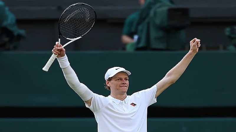 يانيك سينر يتفوق على ألكاراز ويخطف لقب ويمبلدون