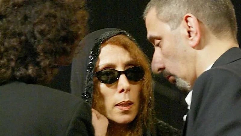 انهيار فيروز بعد وفاة نجلها زياد الرحباني