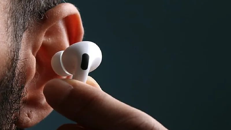 أضرار لا يعرفها البعض عن مخاطر الإيربودز