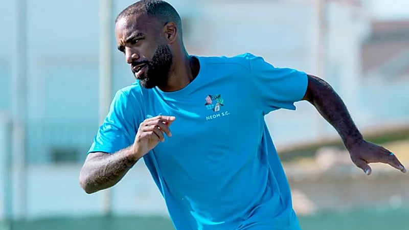 لاكازيت يسجل أول أهدافه مع نيوم أمام فالنسيا