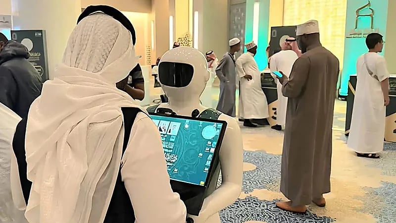 الروبوتات التفاعلية تدعم زوار ومشاركي مسابقة الملك عبد العزيز الدولية للقرآن الكريم