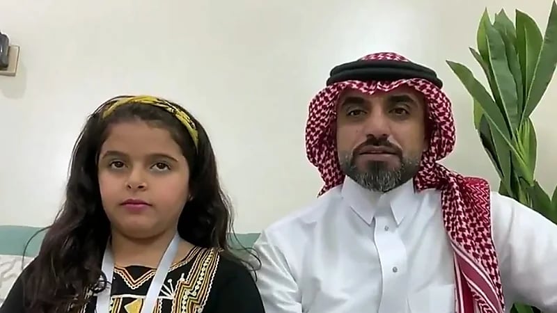 والد أصغر مرشدة: ندى شغوفة بالسياحة منذ طفولتها ومنحها الترخيص زادنا فخرًا .. فيديو