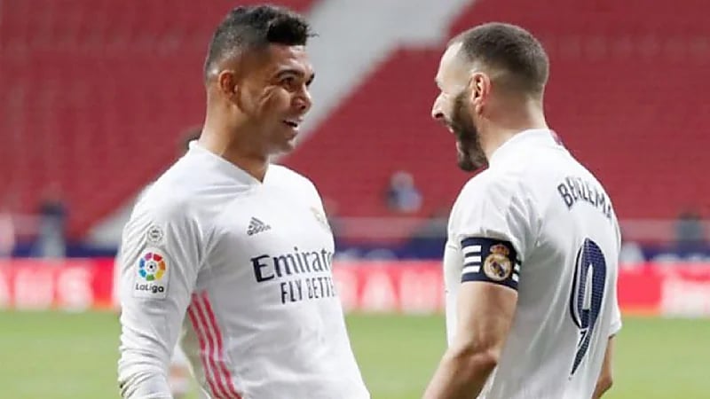 بنزيما يوصي الاتحاد بالتعاقد مع كاسيميرو