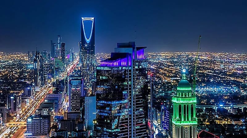 إغلاق أكثر من 10 لاونجات مخالفة بالرياض