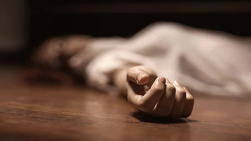 رجل ينهي حياة زوجته ويلقي جثمانها للكلاب الضالة