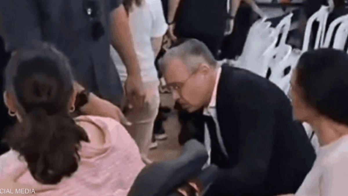 لحظة توبيخ وزير العدل الإسرائيلي خلال جنازة رهينة.. فيديو