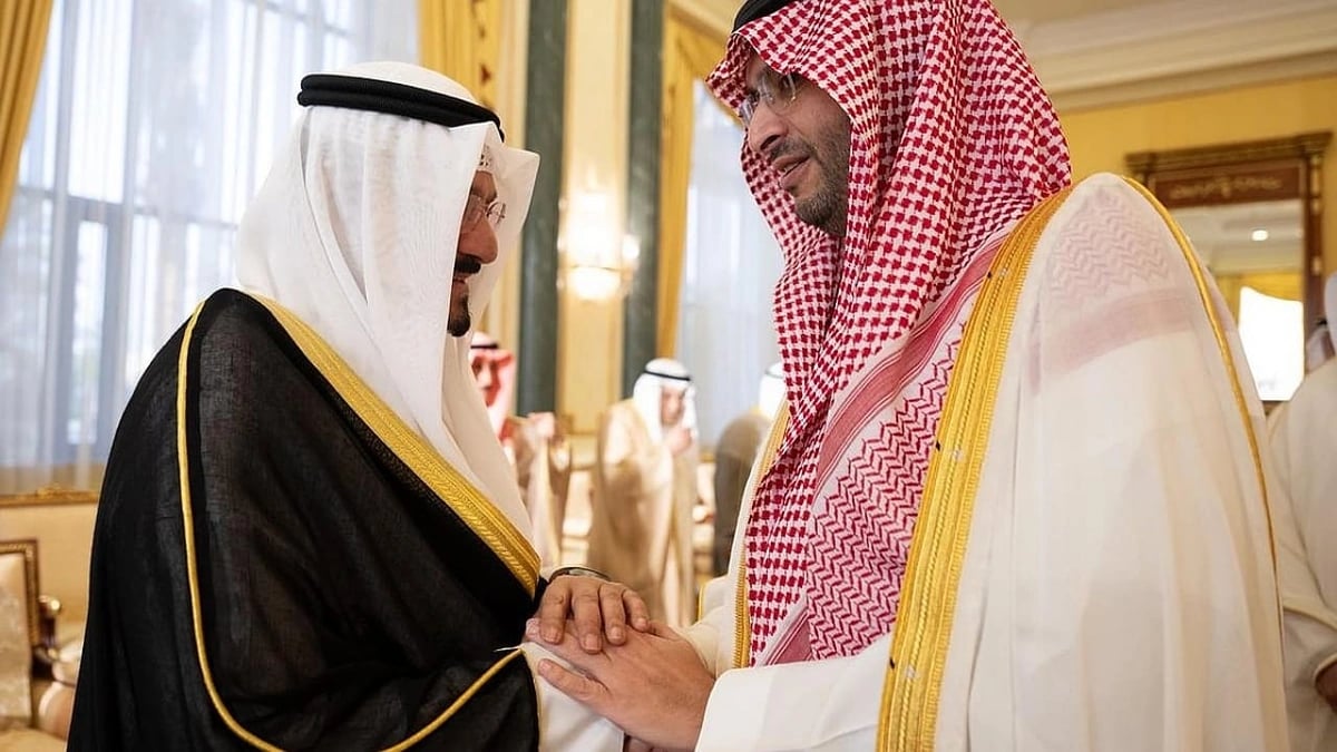 الأمير تركي بن محمد ينقل تعازي القيادة في وفاة الشيخ علي عبدالله الأحمد