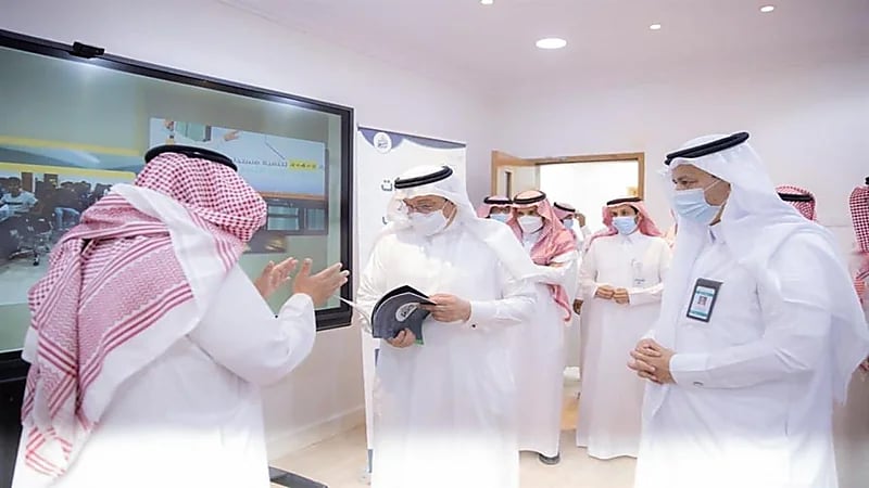 بالصور.. وزير التعليم يزور عددًا من مدارس التعليم العام والروضات بالأحساء