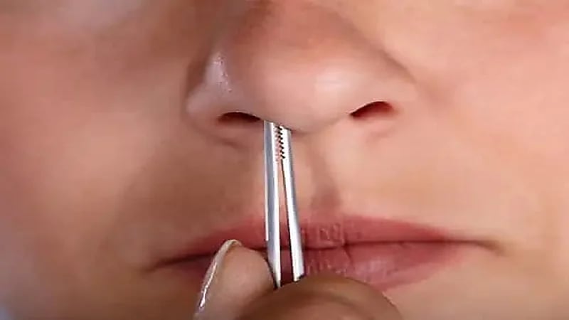 أبرز أضرار إزالة شعر الأنف