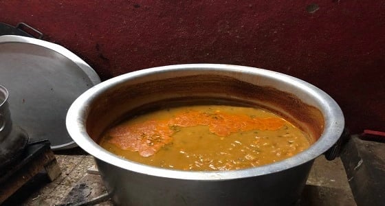 بالصور.. أمانة المدينة تضبط منزل شعبي مخالف بالعوالي