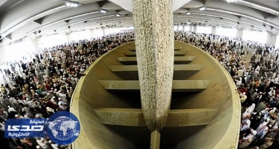 حجاج بيت الله الحرام يرمون الجمرات ثاني أيام التشريق