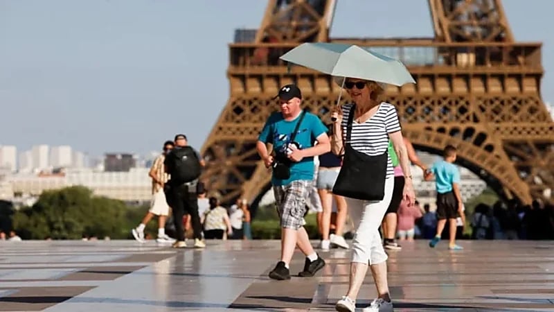 وفاة شخصين وإصابة 300 آخرين بسبب موجة حر قاتلة في فرنسا