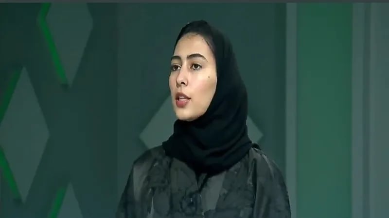 بالفيديو.. مواطنة تبتكر كرة طائرة تعمل بالذكاء الاصطناعي للتخلص من المركّبات الكيميائية