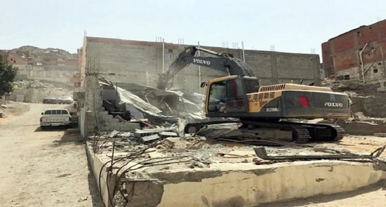 بلدية الشوقية بمكة المكرمة تزيل مخططا عشوائيا