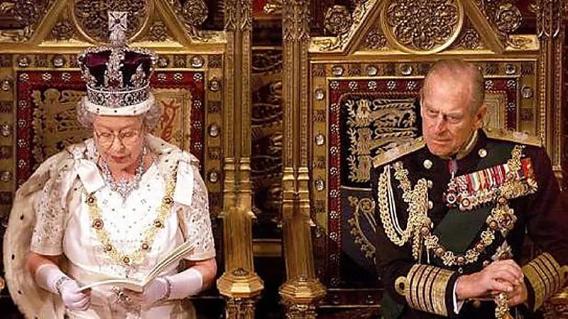 فصل كاتبي خبر وفاة الأمير فيليب في "كونا"