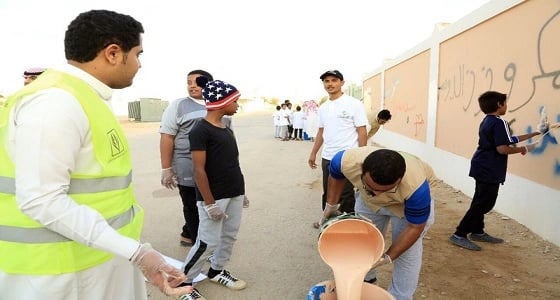 بالصور.. حملة تطوعية لطمس الكتابة على الجدران في الأفلاج