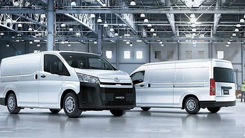 بالصور.. مميزات سيارة تويوتا لايت ايس 2023