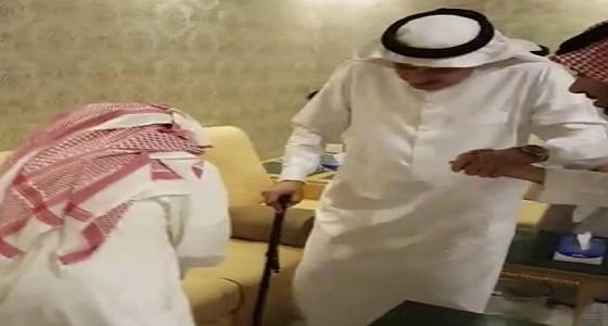 بالفيديو..بعد سوء حالته الصحية..خليل الزياني يظهر في مناسبة اجتماعية