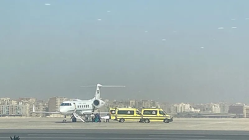 الإخلاء الطبي لمواطن ومواطنة حالتهما حرجة من مصر