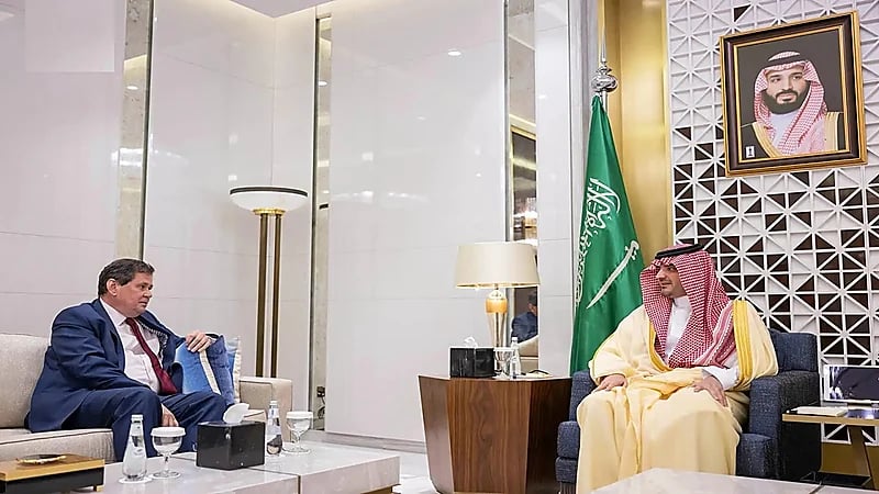 وزير الداخلية يستقبل سفير المملكة المتحدة لدى المملكة