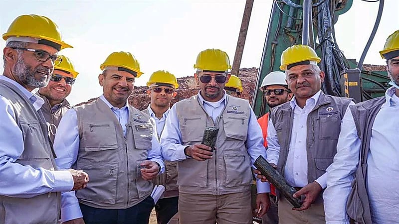 وزير الصناعة يعلن طرح أول رخصة تنقيب عن المعادن في الخنيقية