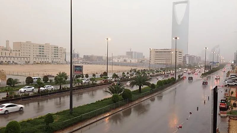 "الأرصاد" تحذّر من عواصف رعدية مصحوبة بأمطار غزيرة بالرياض