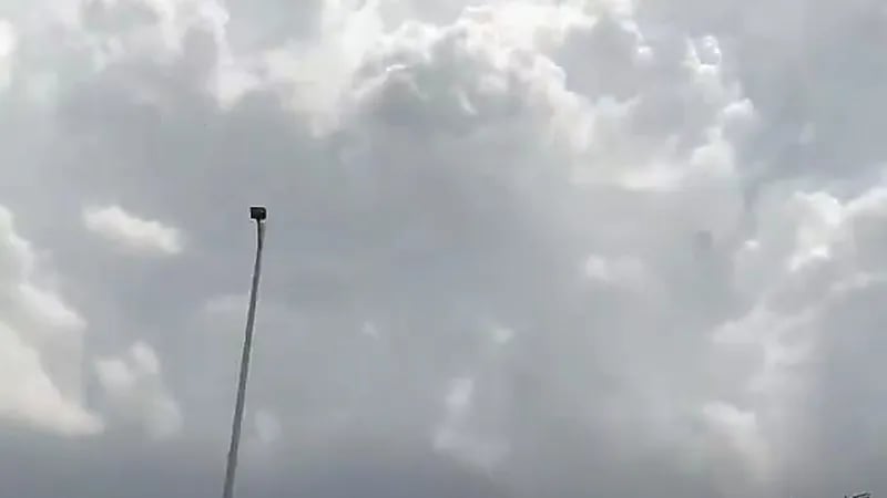 مشهد مذهل لمزن ركامي ضخم شرق الطائف ..فيديو