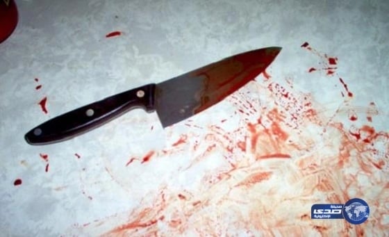 مُعتلّ نفسي يطعن شقيق والده المُسنّ بسكين في بارق