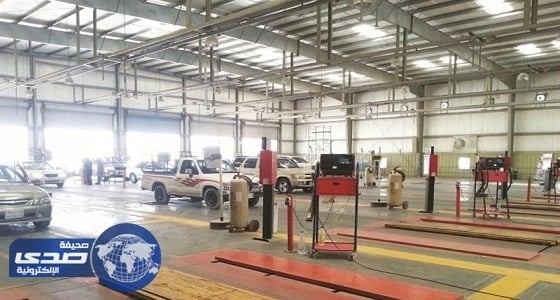 عامل يدهس شخصين بالخطأ ويسبب أضرار بـ30 ألف ريال في جدة