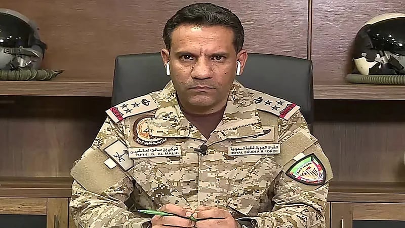 التحالف يدعو الحوثيين لإخراج الأسلحة من ملعب الثورة الرياضي في صنعاء