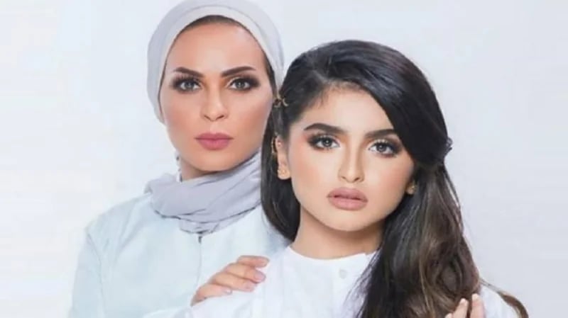 منى السابر تحتفل بعيد ميلاد ابنتها حلا الترك بنشر صورة لها من طفولتها